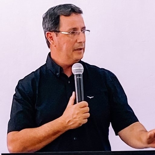Pastor Enrique Talento — Pastor Principal, Iglesia Palabra de Vida Lagomar